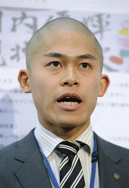 包含尼泊尔运动员勇夺拳击比赛头名的词条