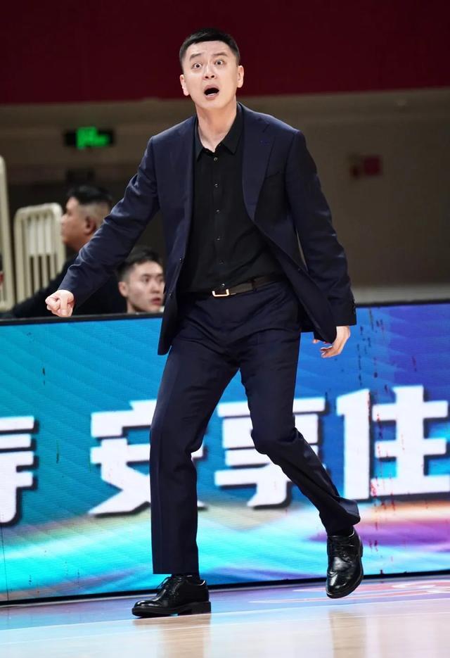 浙江男篮连胜不断，实力尽显