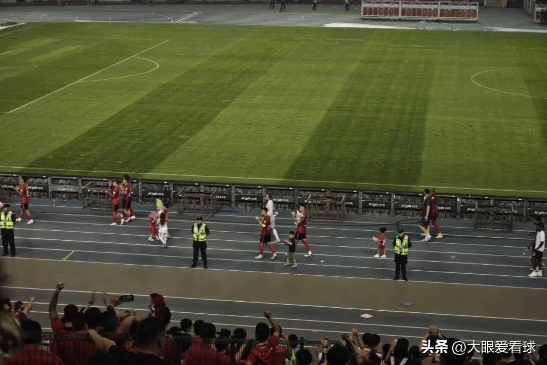 场外事件牵动关注，队内纷争或将影响球队稳定