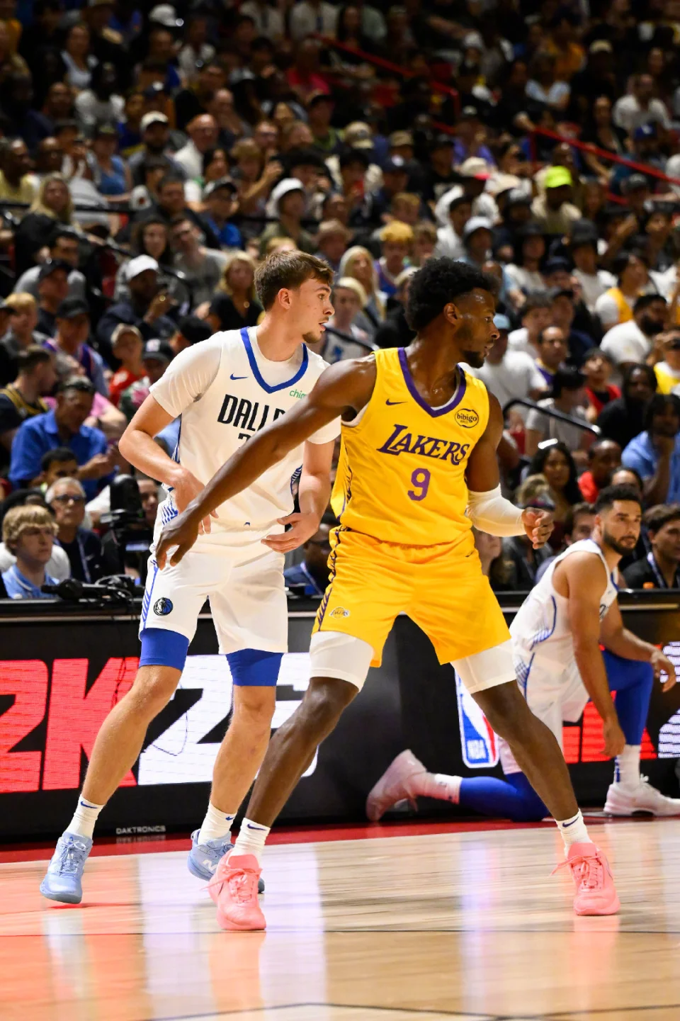 湖人主场力克独行侠,豪取四连胜 湖人主场力克独行侠,豪取四连胜