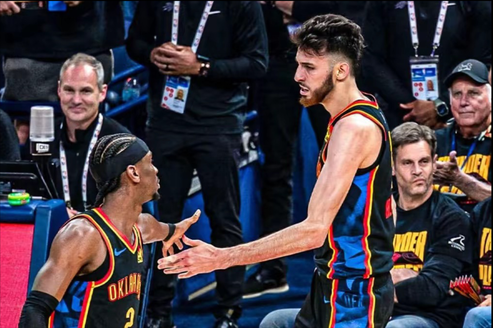 爵士客场逆转掘金,克劳德上演绝杀 爵士客场逆转掘金,克劳德上演绝杀