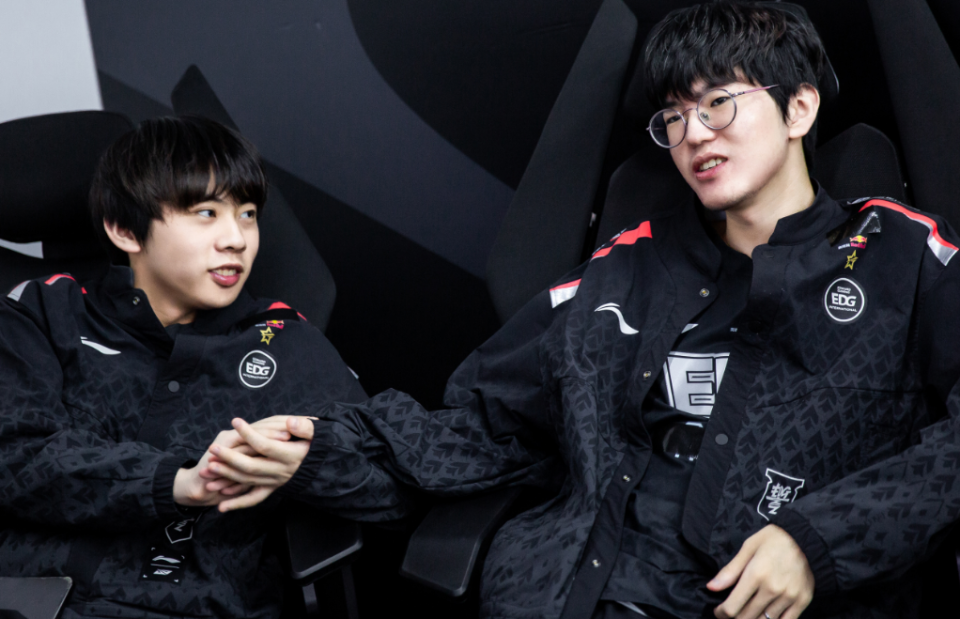 包含RNG力克EDG,JackeyLove团战一打五宿命之战四强赛,点燃全场激情的词条 包含RNG力克EDG,JackeyLove团战一打五宿命之战四强赛,点燃全场激情的词条