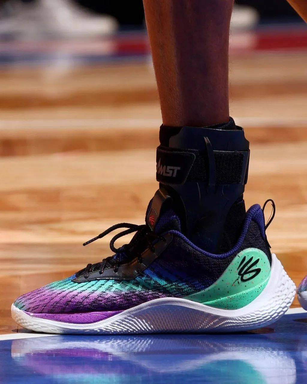 黄蜂碾压雷霆,乔治·希尔关键制胜的简单介绍 黄蜂碾压雷霆,乔治·希尔关键制胜的简单介绍